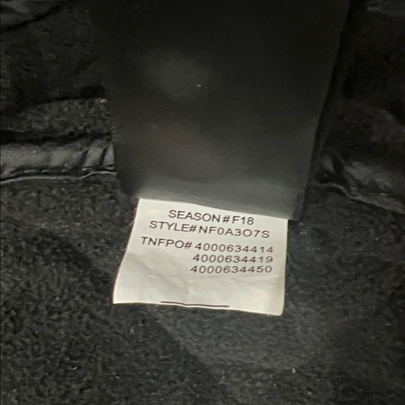 The North Face Men's Dark Quilted Vest Small - Picture 5 of 6